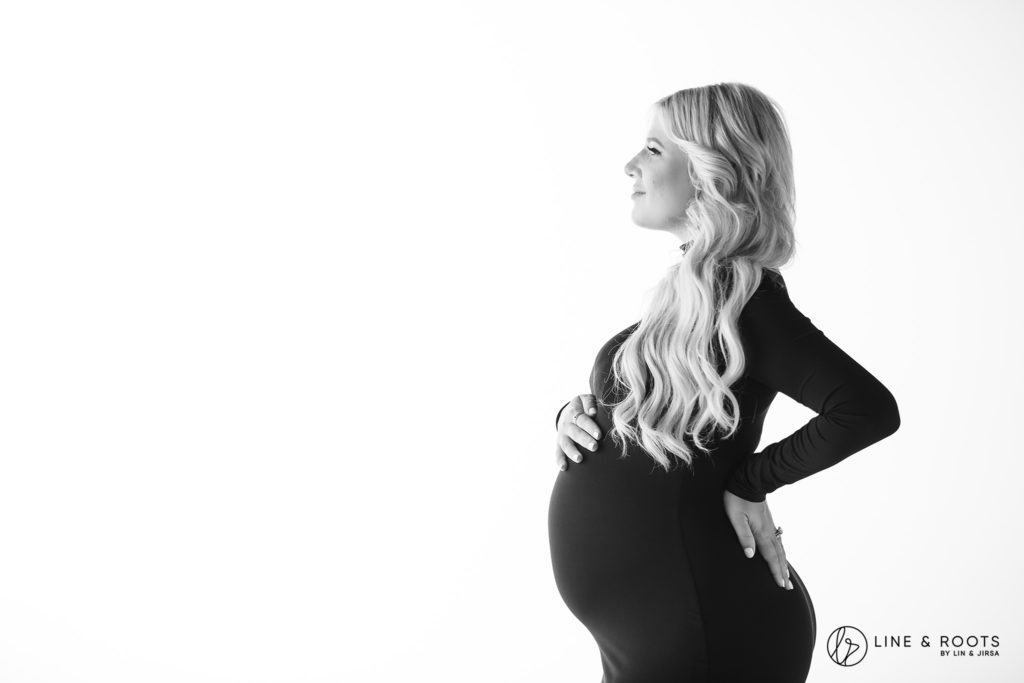Black and White In-Studio Maternity | Leana | Line and Roots